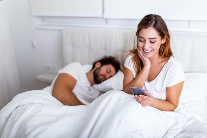 Biết Vợ Ngoại Tình Chồng Phải Làm Gì
